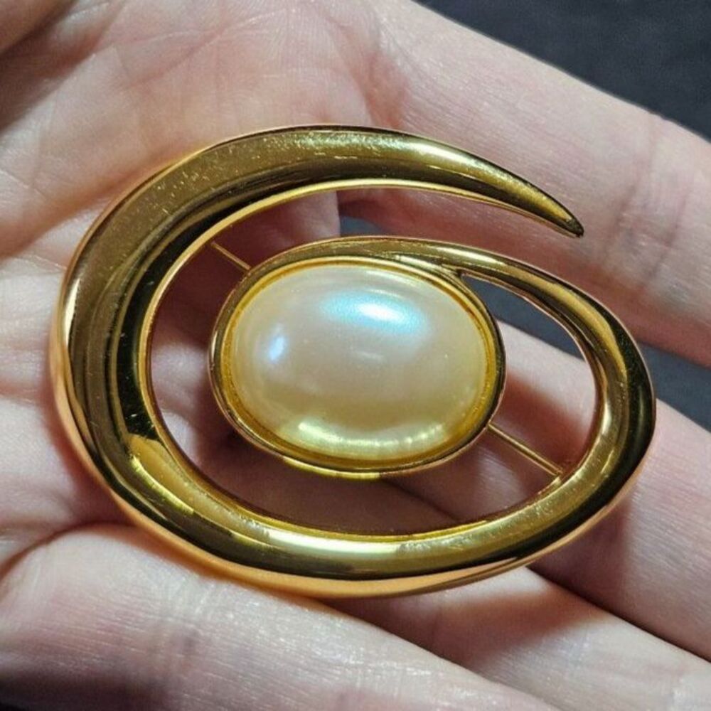 Vintage Monet gold tone swirl brooch